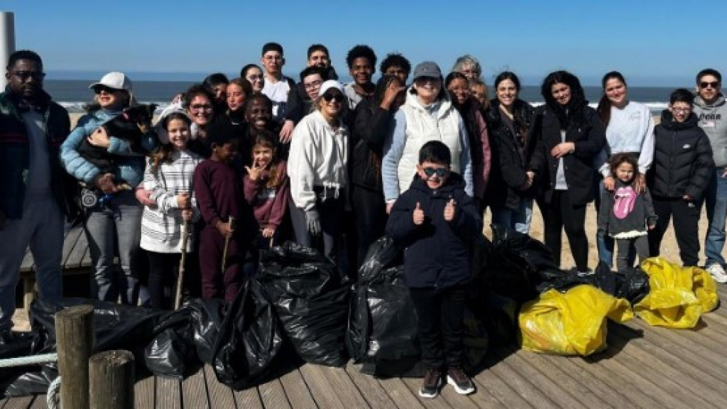 Alunos da Escola Secundária António Sérgio e EB1/JI Praia