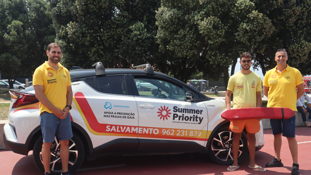 A Summer Priority junto do carro de apoio nas praias.