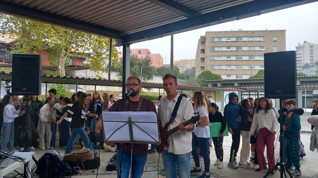 A Porto Editora proporcionou este momento especial que se viveu na escola, no Dia Mundial da Música