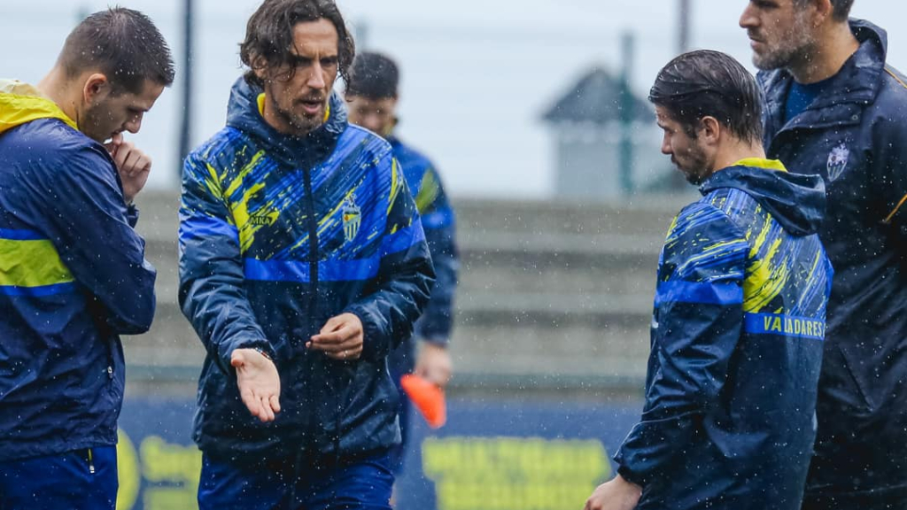 Filipe Gonçalves não conseguiu dirigir nenhum jogo no banco