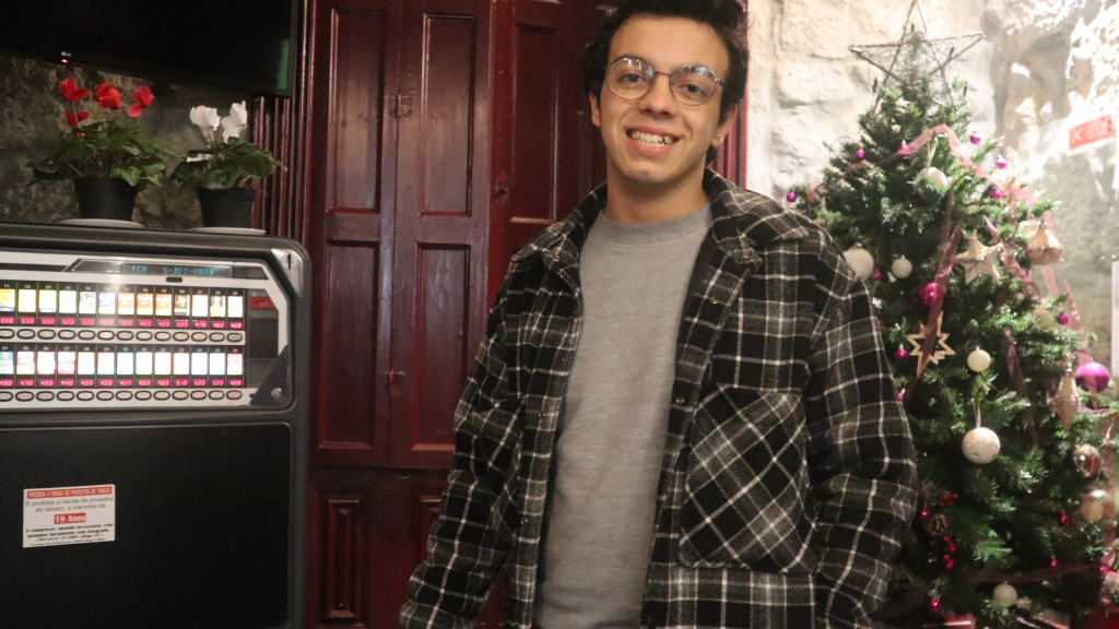 Hélder Sousa é ator profissional e deu os seus primeiros passos no mundo do teatro, em Avintes.