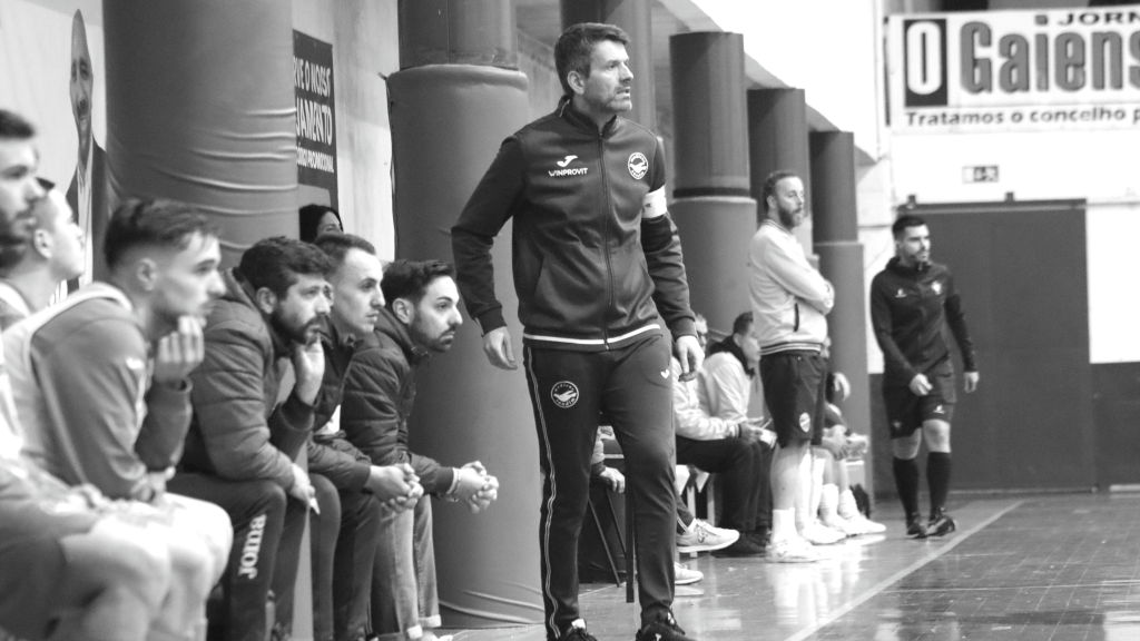 Ricardo Ferreira continua a treinar o Modicus na próxima época