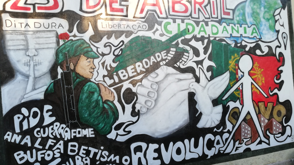 Inaugurado mural na associação Abrigo Seguro feito pelos beneficiários.